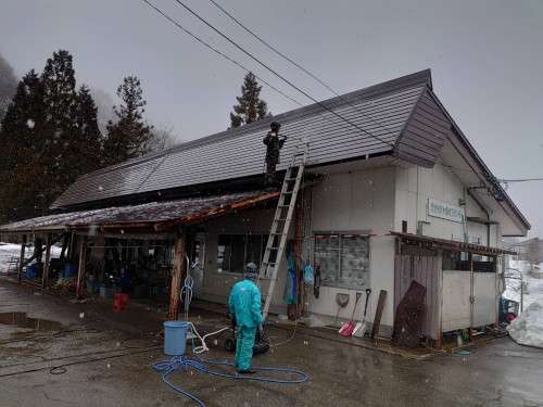 O様邸屋根洗浄中です。