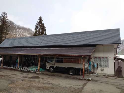 河合町天生にて屋根の中塗り