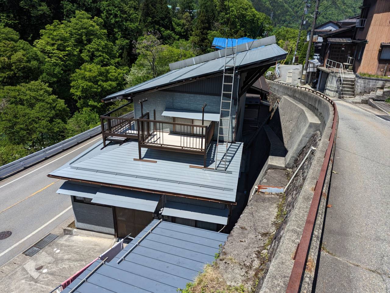 神岡町にて屋根塗装