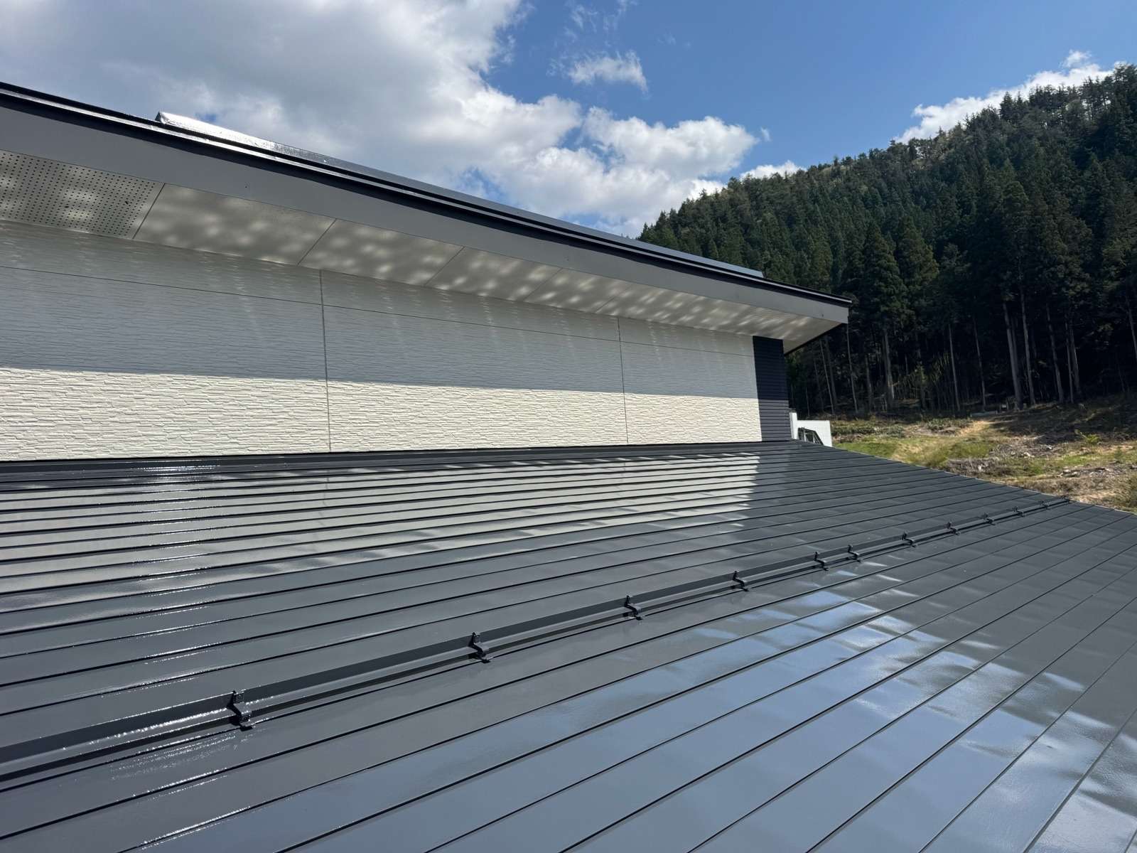 高山市国府町村山にて屋根塗装工事