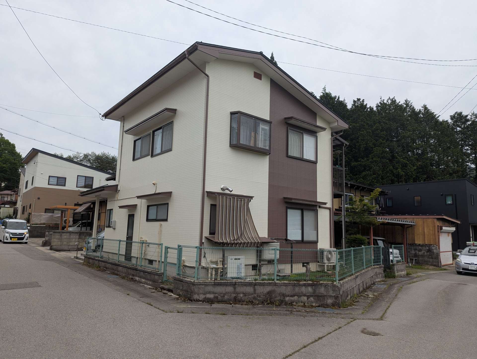 高山市下之切町にて屋根外壁塗装工事