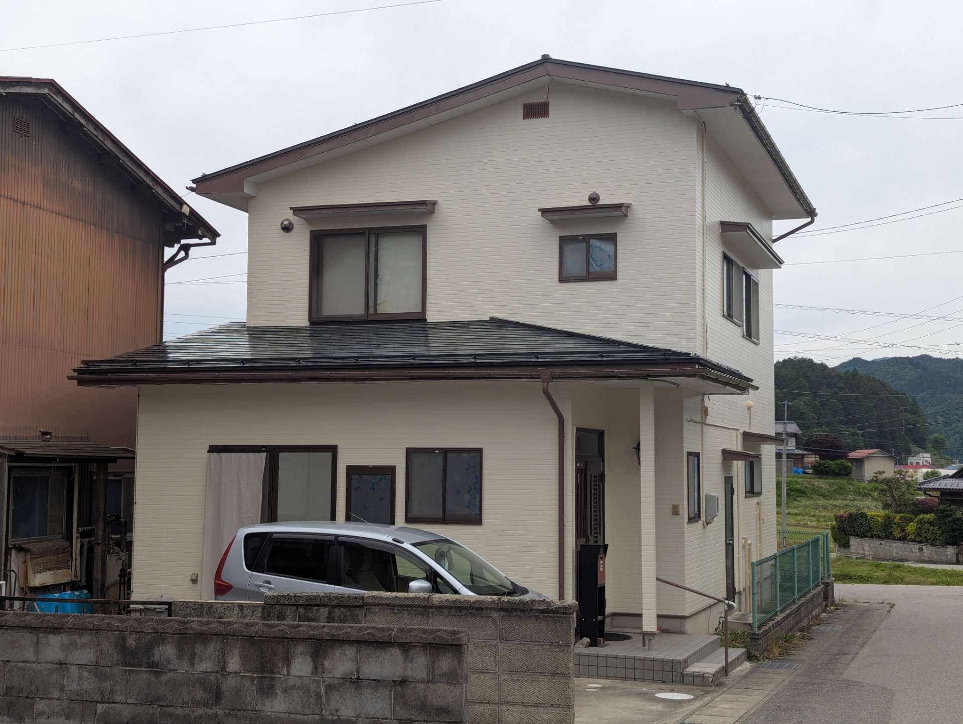 高山市下之切町にて屋根外壁塗装工事