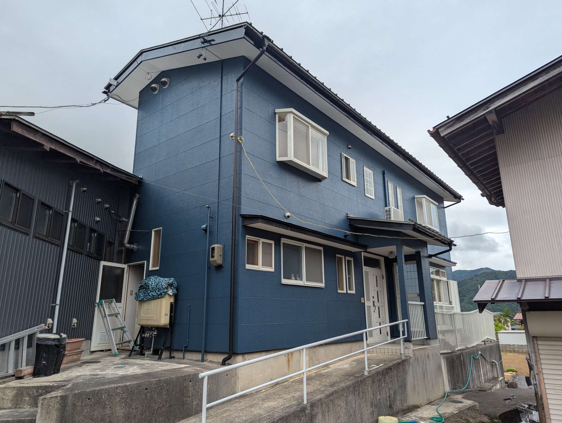 高山市新宮町にて屋根外壁塗装工事