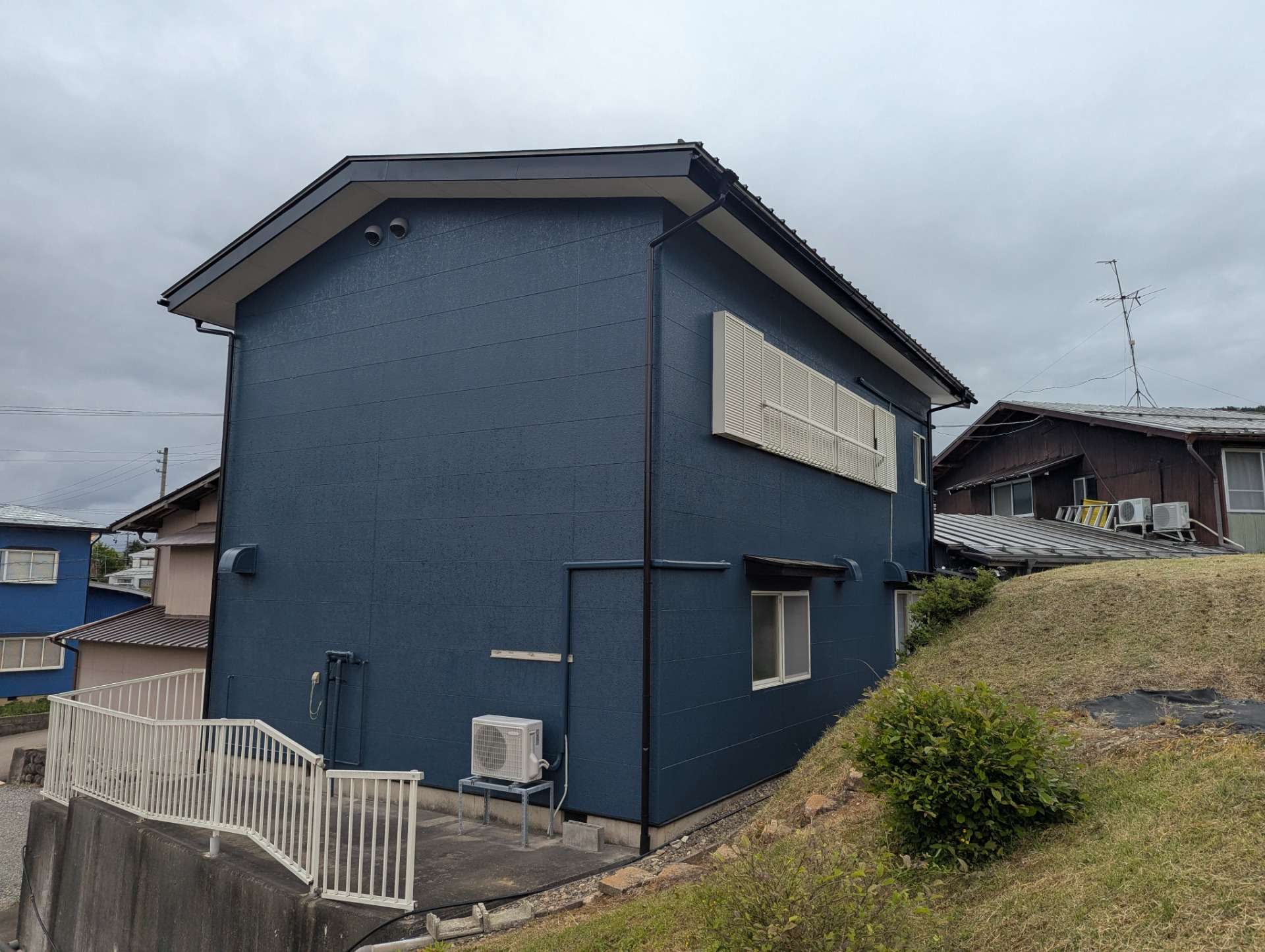 高山市新宮町にて屋根外壁塗装工事