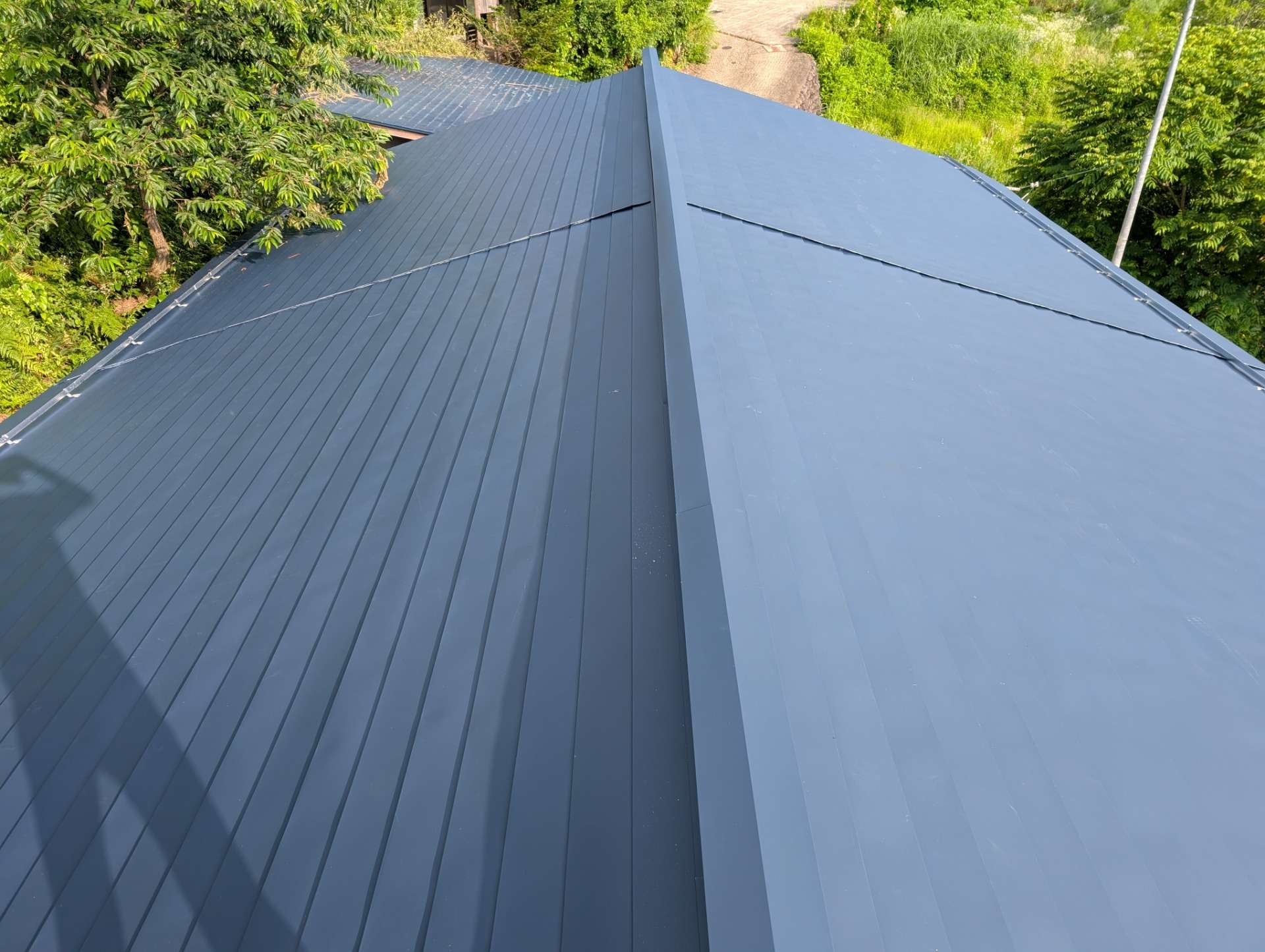 高山市塩屋町にて屋根重ね葺き工事