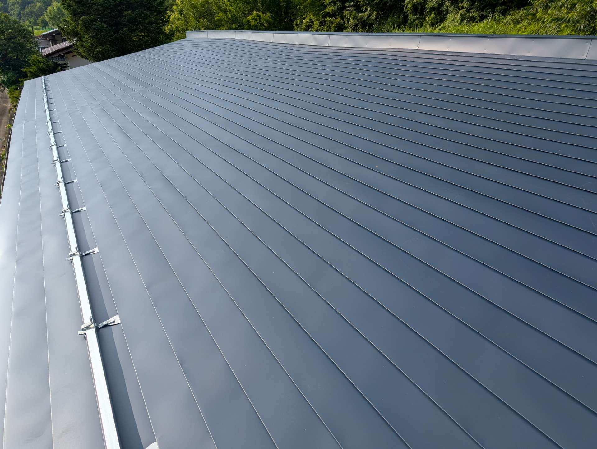 高山市塩屋町にて屋根重ね葺き工事