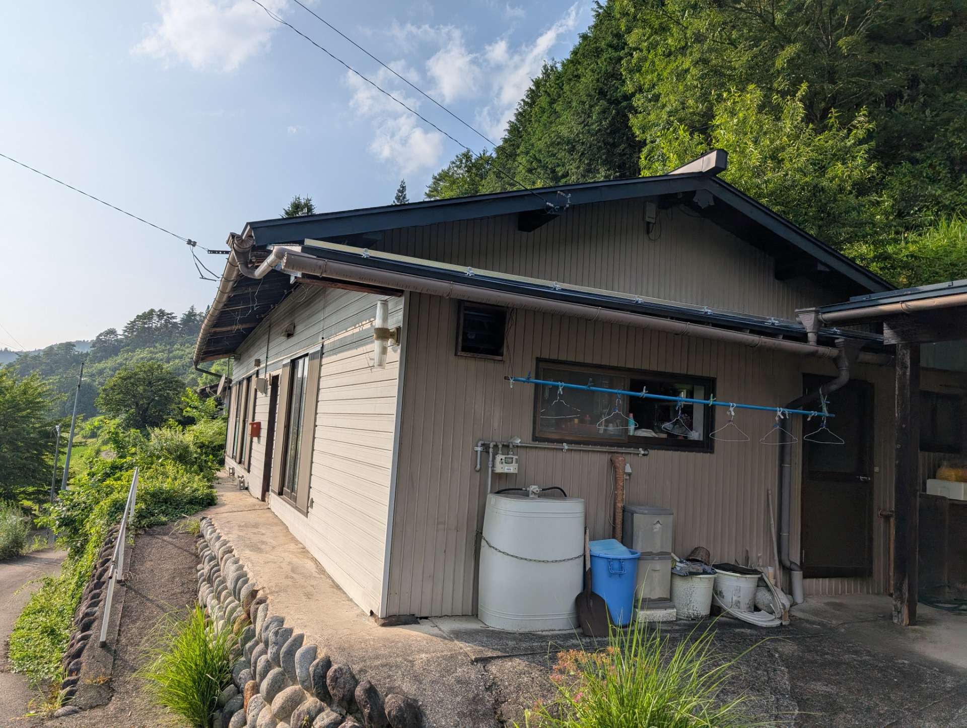高山市塩屋町にて屋根重ね葺き工事