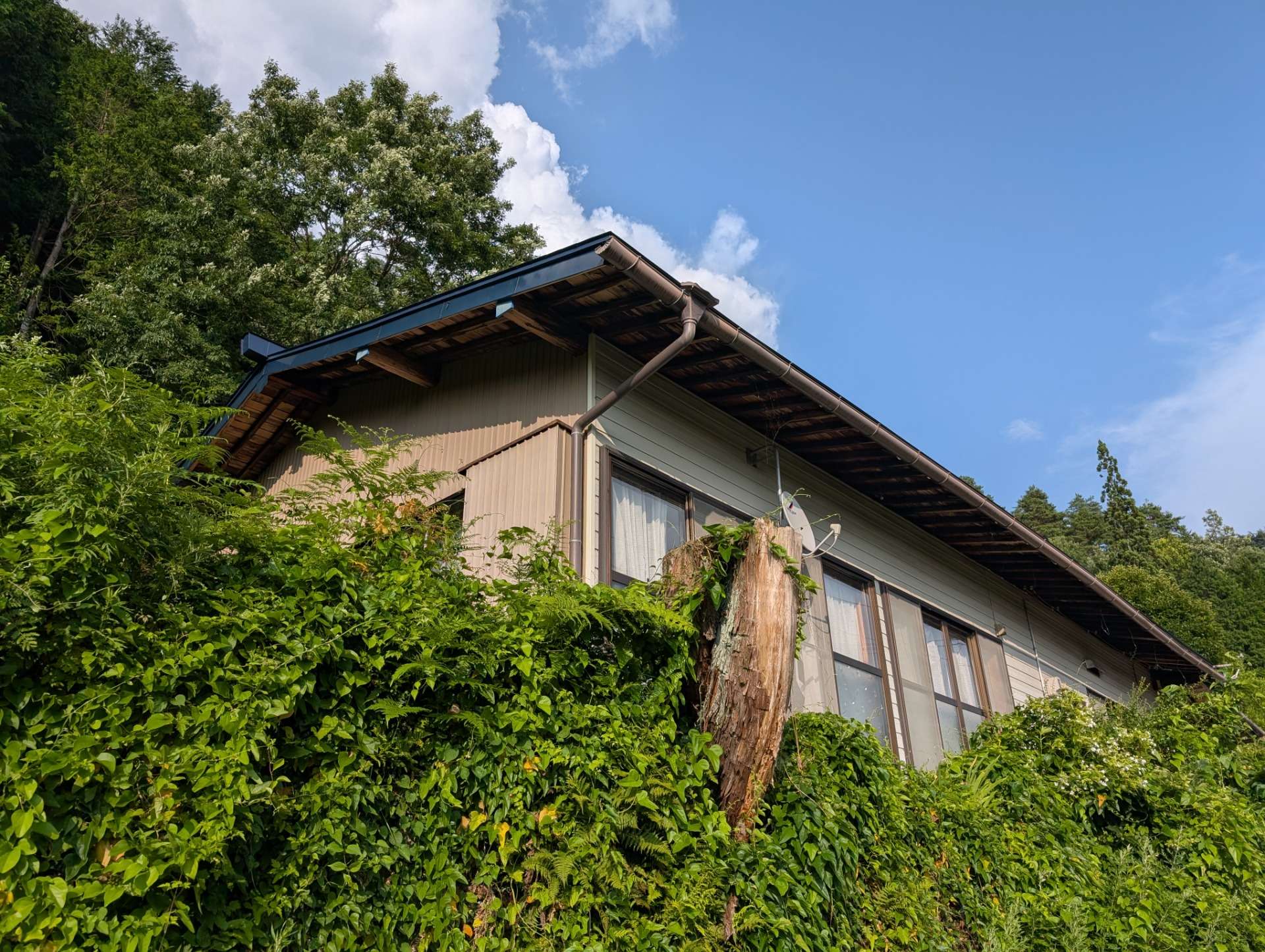 高山市塩屋町にて屋根重ね葺き工事