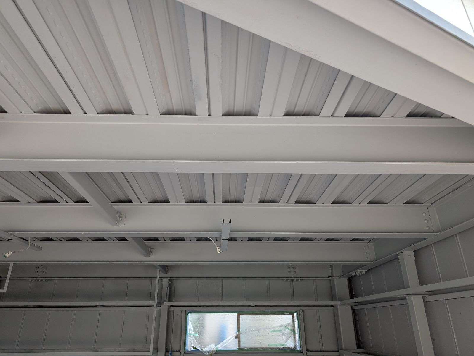 高山市江名子町にて車庫塗装工事