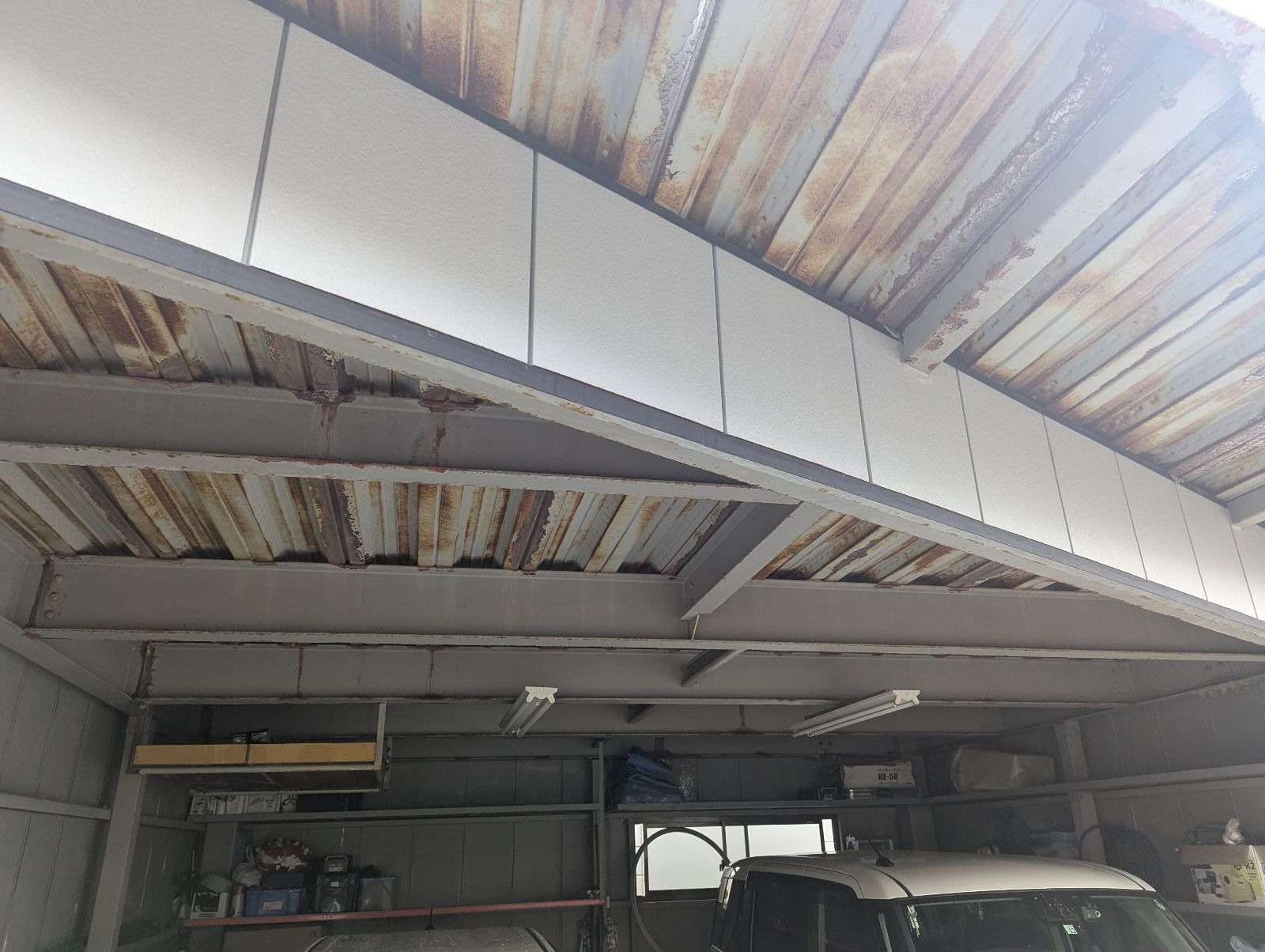 高山市江名子町にて車庫塗装工事