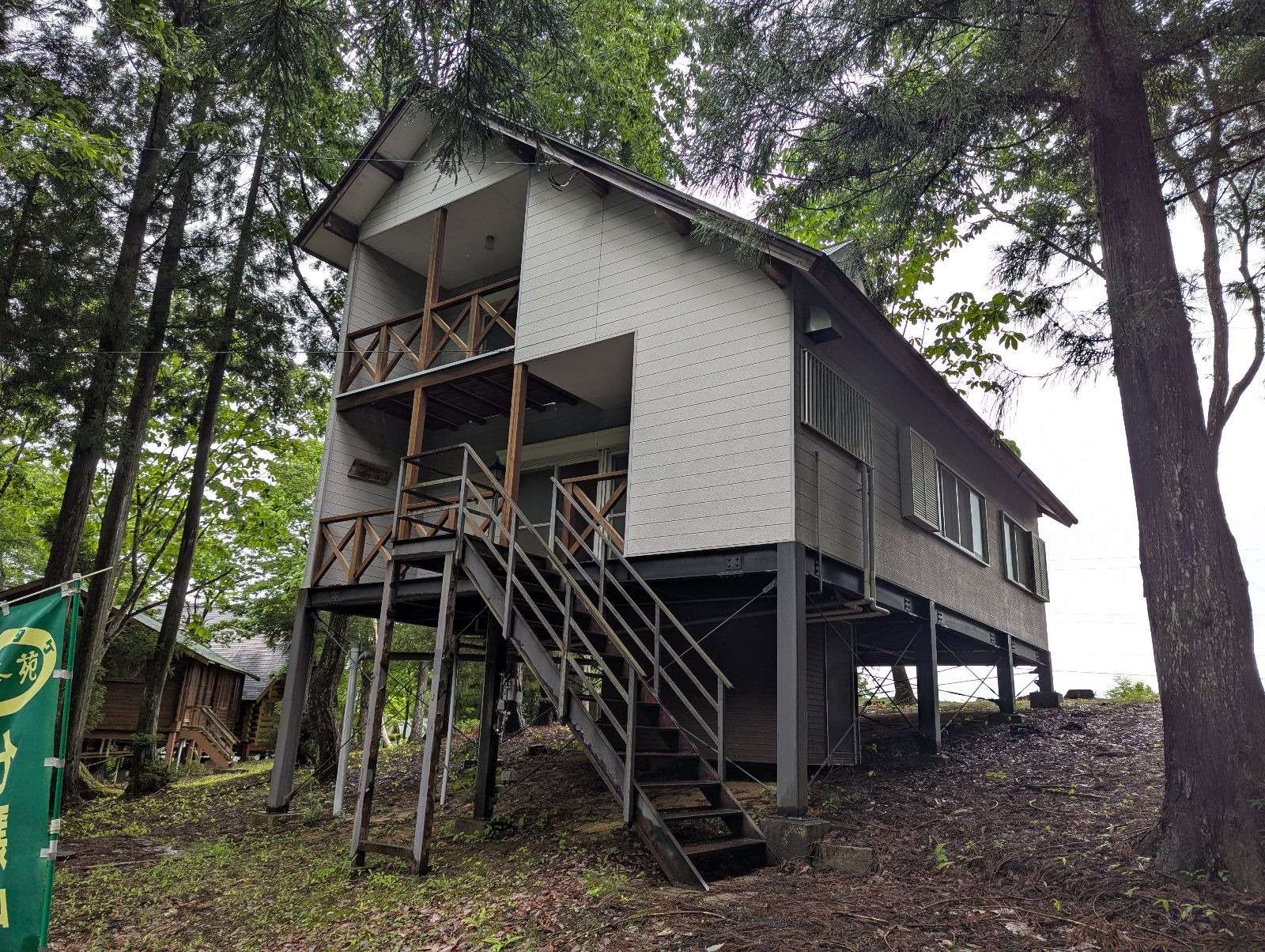 ひるがの高原別荘地内にて改修塗装工事