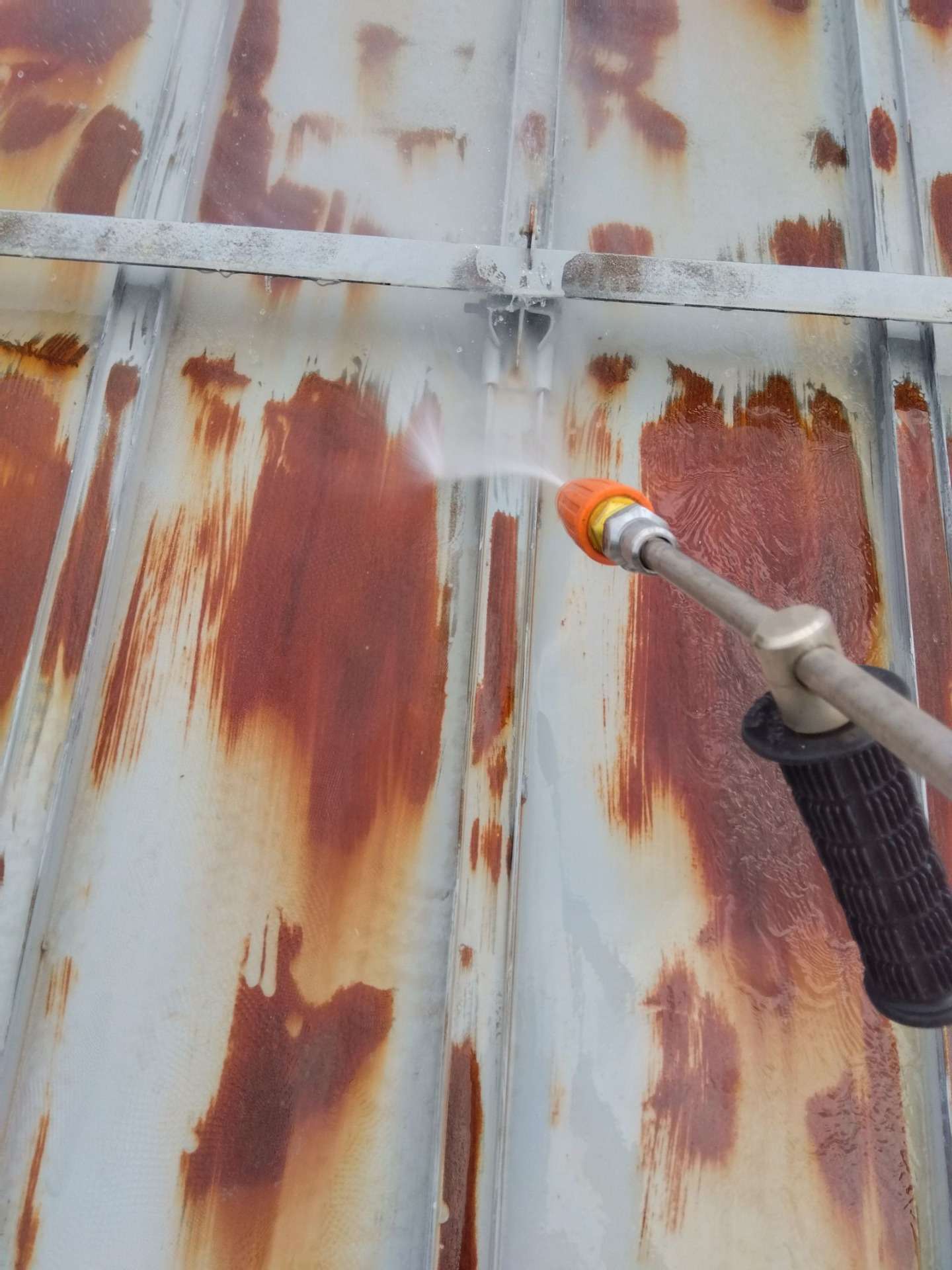 高山市新宮町にて屋根塗装工事