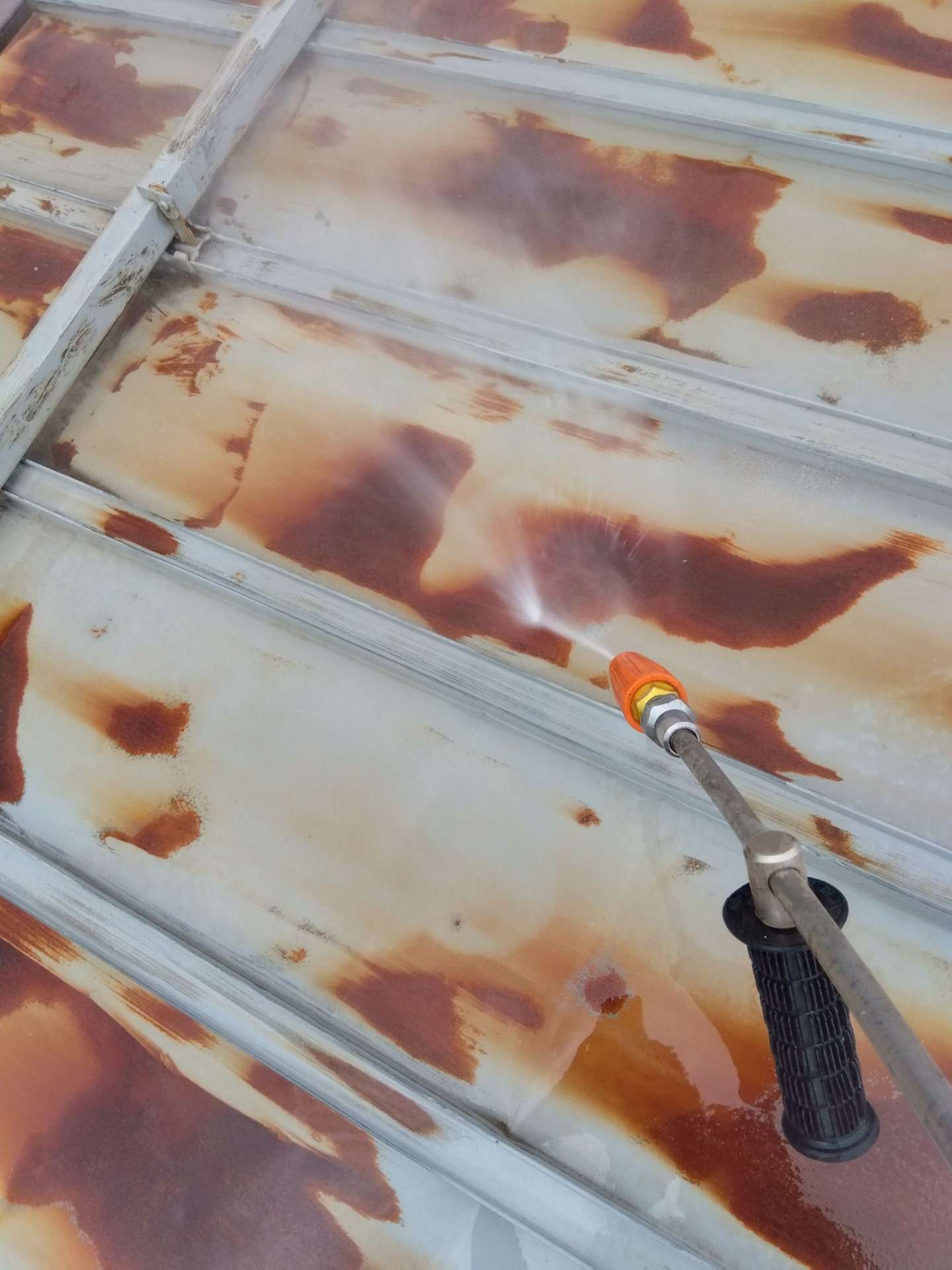 高山市新宮町にて屋根塗装工事