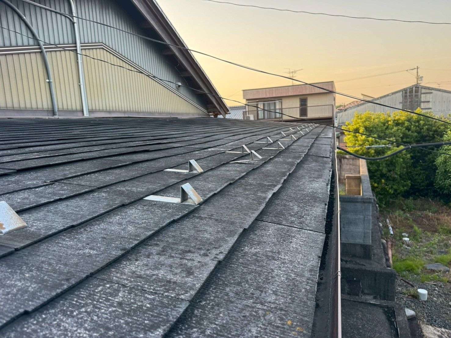 海津市にて屋根重ね葺き工事