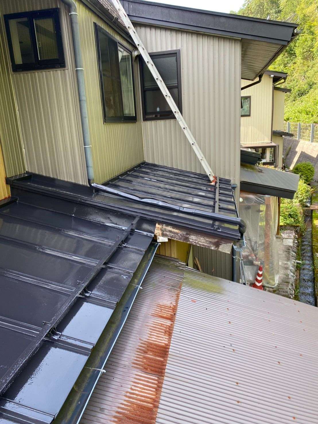 高山市清見町にて屋根塗装工事