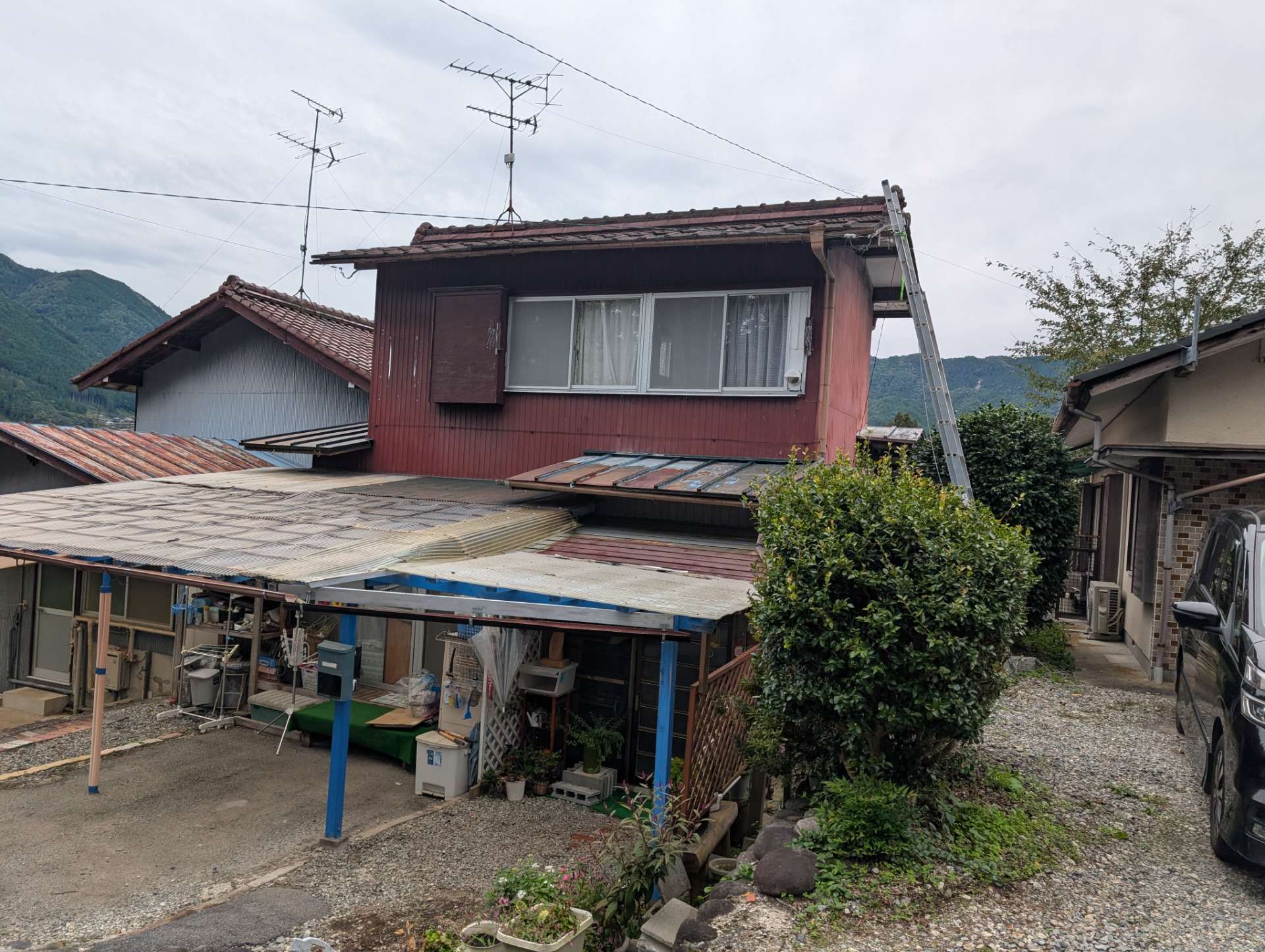 下呂市萩原町にて瓦シーリング工事