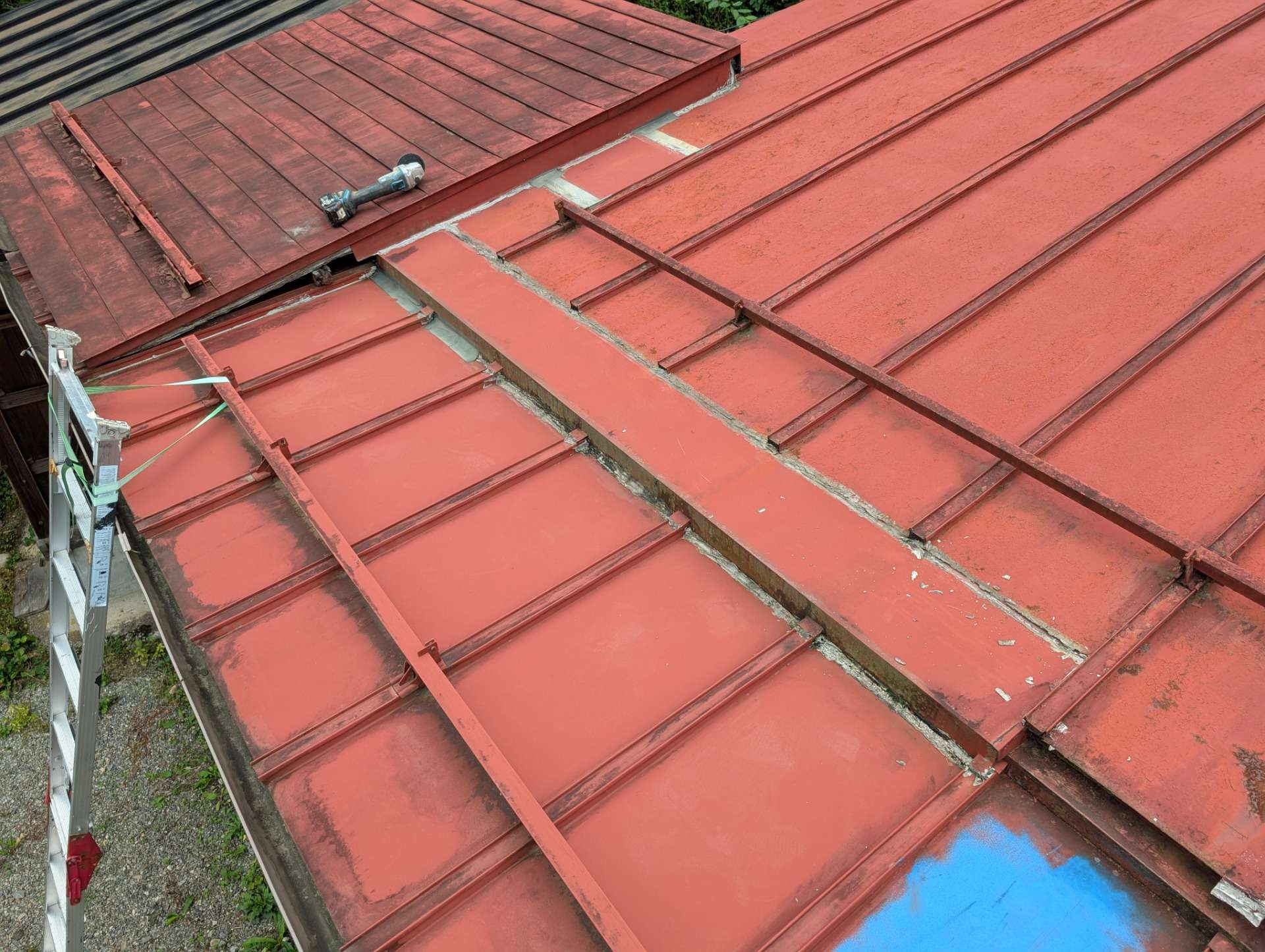 下呂市萩原町にてシーリング工事