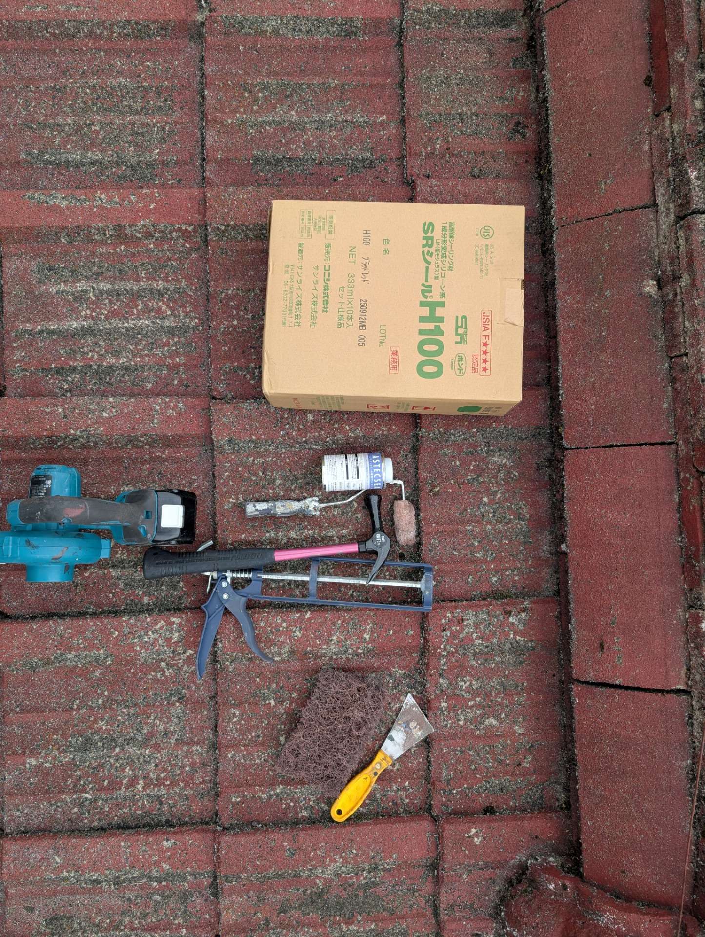 下呂市萩原町にて瓦シーリング工事