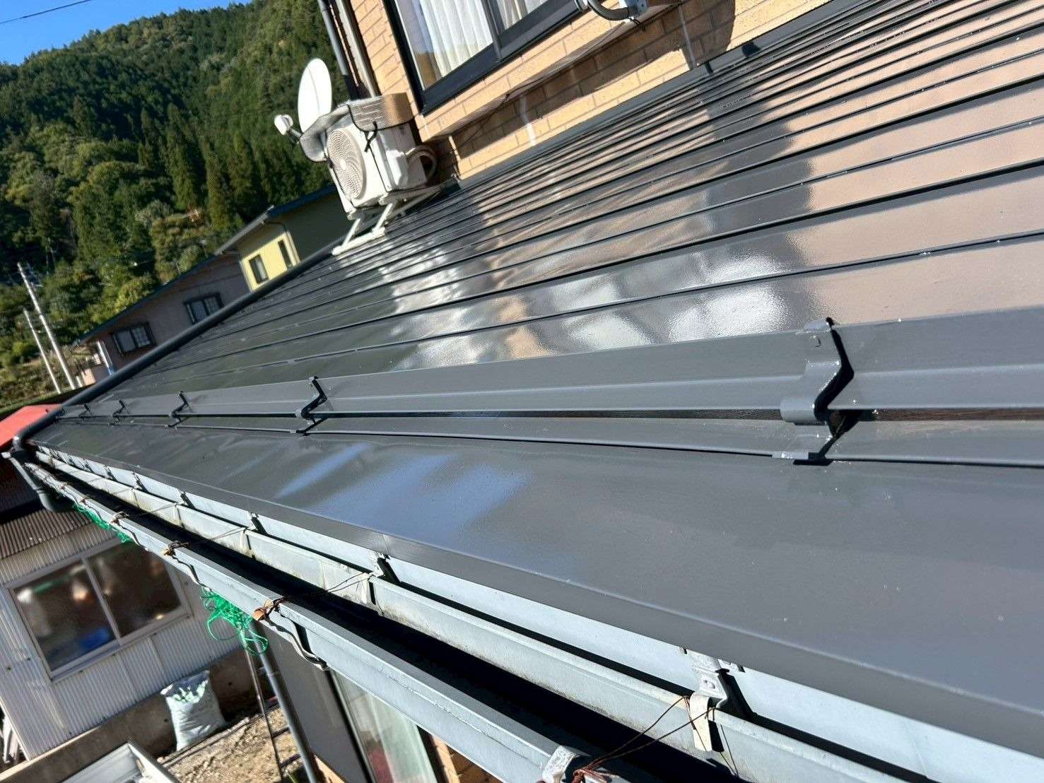 高山市下切町にて屋根塗装工事