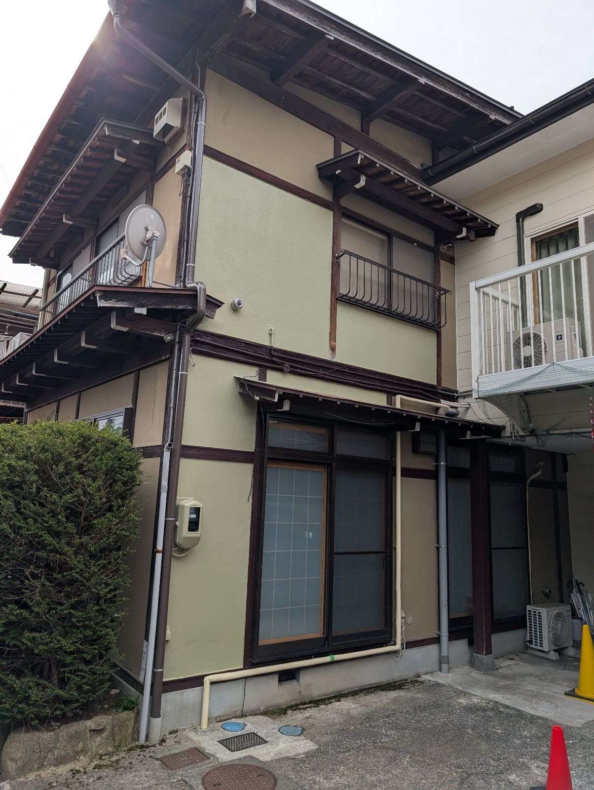 高山市若達町にて雨樋交換と1部外壁塗装