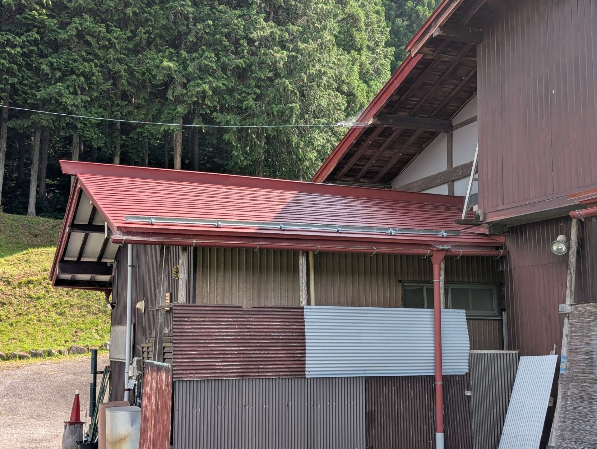飛騨市古川町にて屋根重ね葺き工事