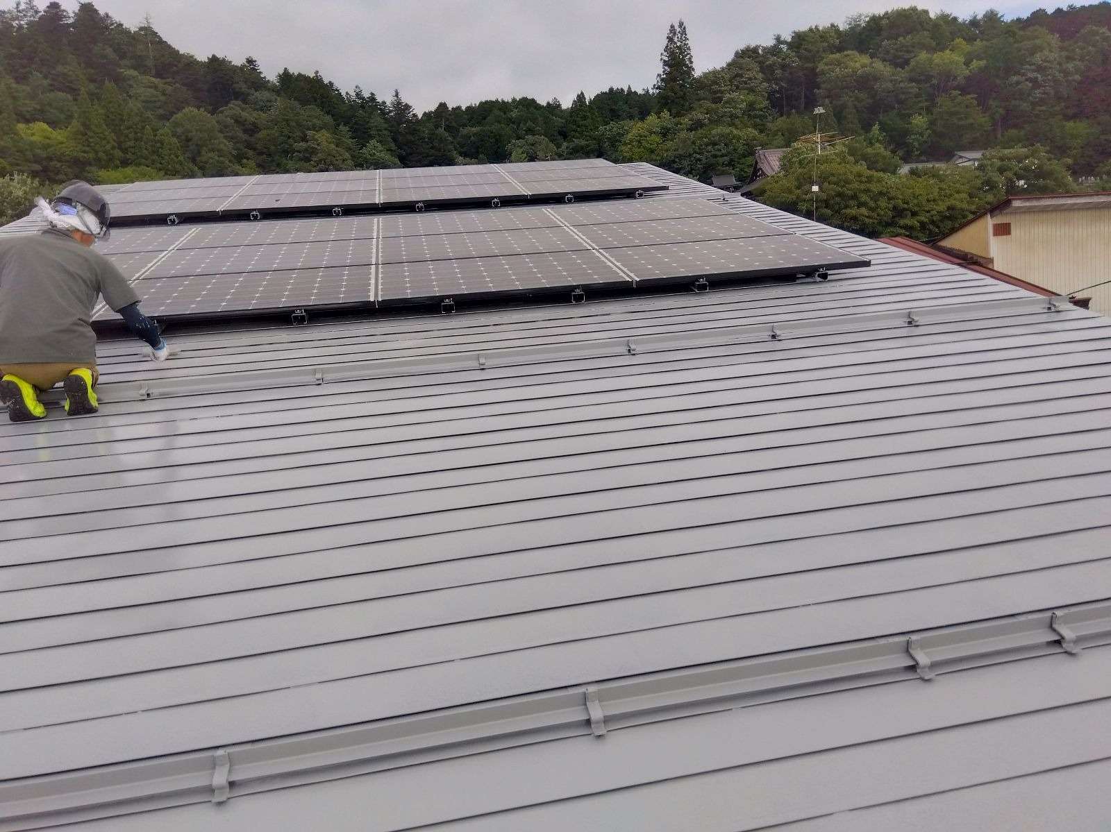 高山市川原町にて屋根塗装工事